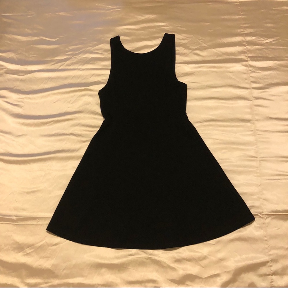 NWOT *FOREVER 21* plain sleeveless black dress